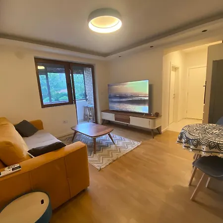Daire 23 Podgoriçe